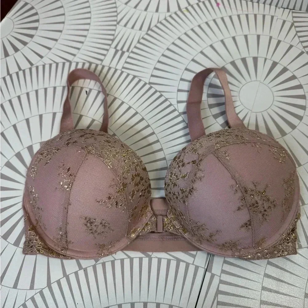 Victoria’s Secret Women’s Very Sexy Push Up Bra Size 34D Pink w/Gold Front Close